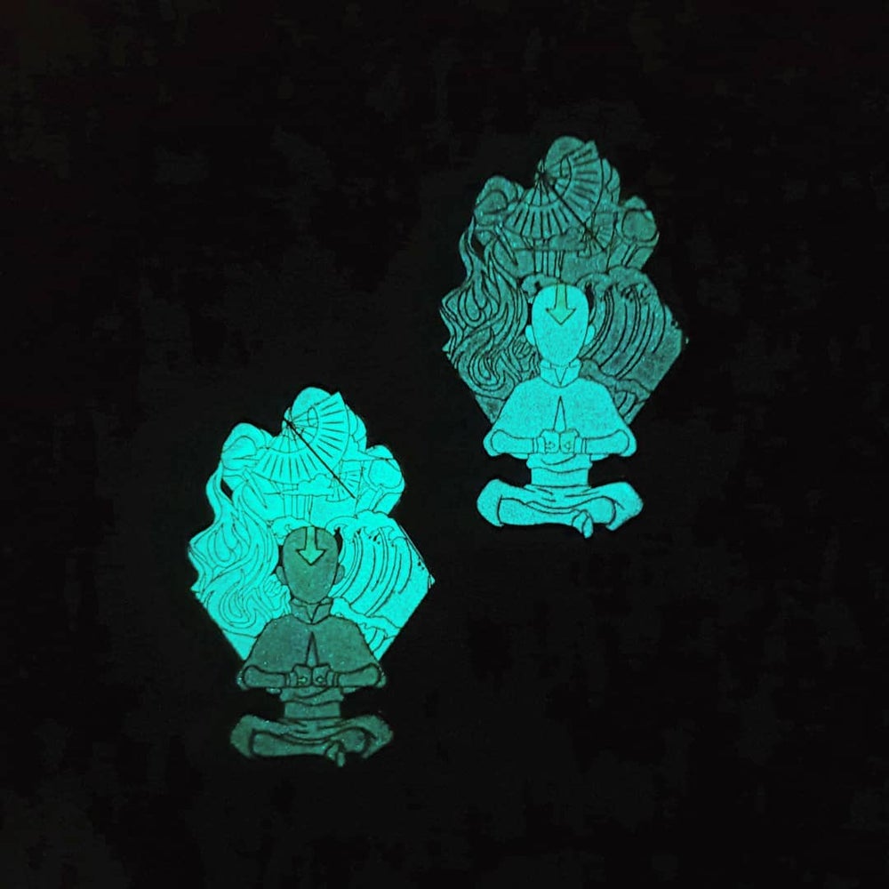 AVATAR: THE LAST AIRBENDER – GLOW IN THE DARK AANG SET [LE50]